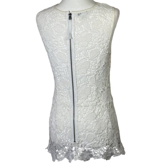 CAbi Size XS White Lace Sleeveless Top With Floral Design & Back Zipper - Picture 5 of 12